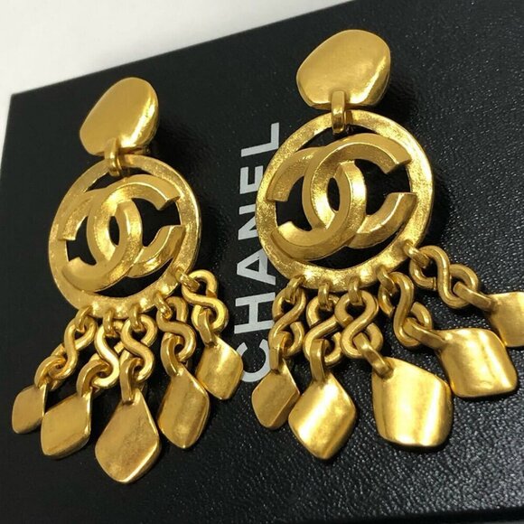 CHANEL CC Logos Round Fringe Clip-On Earrings Gold Tone 96P Auth w/Box #2417 - Picture 1 of 8